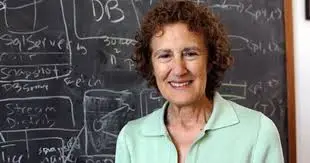 Portrait de Barbara Liskov, pionnière de la programmation orientée objet